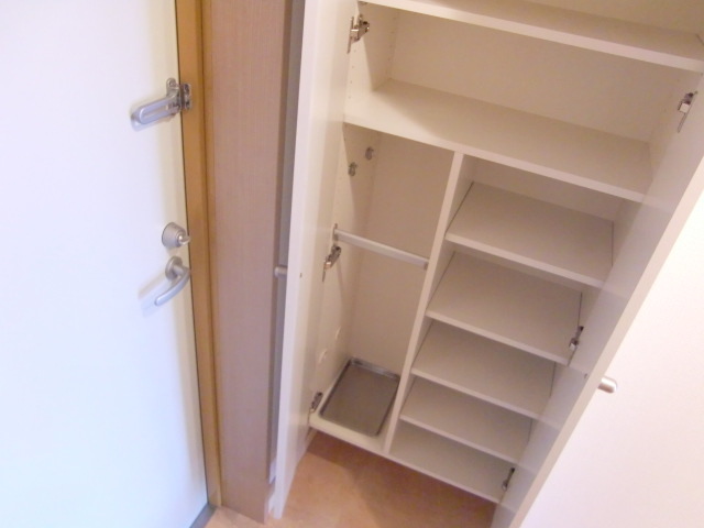 玄関　参考写真（同建物別部屋のものです）