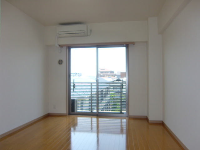 居室・リビング　参考写真（同建物別部屋のものです）