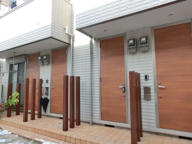 エントランス　ＴＶインターホン付のエントランス