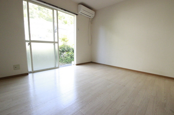 居室・リビング　※別部屋の写真です