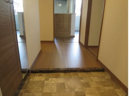 玄関　※同型物件参考写真