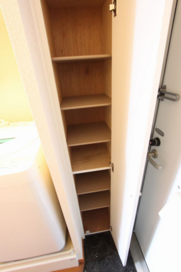 玄関　※別号室の写真です