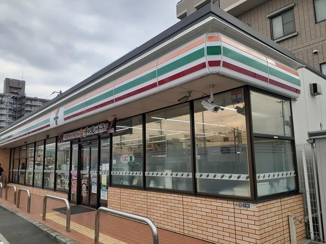 コンビニ　セブンイレブン様（コンビニ）まで600m