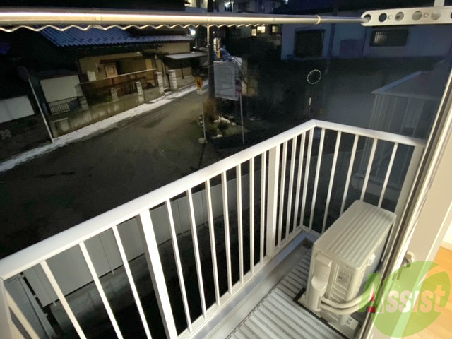 バルコニー　バルコニーは幅があり、広い印象を受けました。