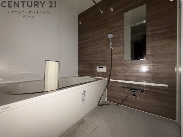 バス・シャワールーム　浴室乾燥・追い炊き機能付きで便利♪