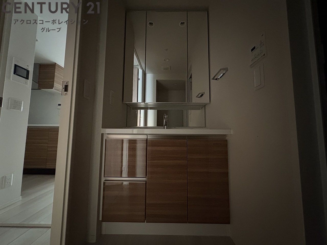 洗面設備　独立洗面台付きです！