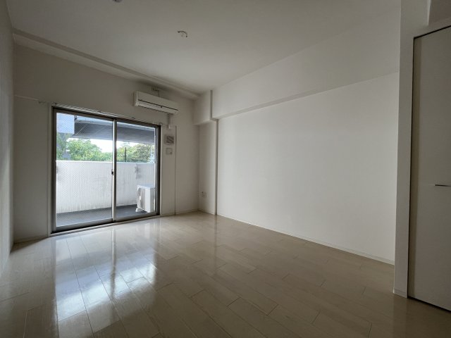 居室・リビング　エアコン付きの8.5帖の洋室です♪