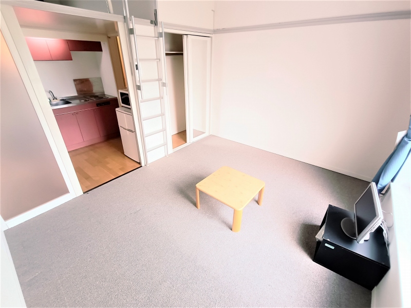 居室・リビング　家電・家具付きのお部屋です。