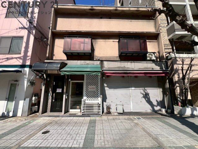 建物外観　レトロな雰囲気でかわいらしい物件です！