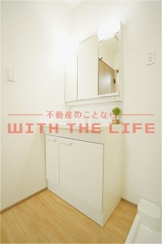 洗面設備　独立洗面台あり、毎朝おしゃれに忙しい女性の方におすすめです