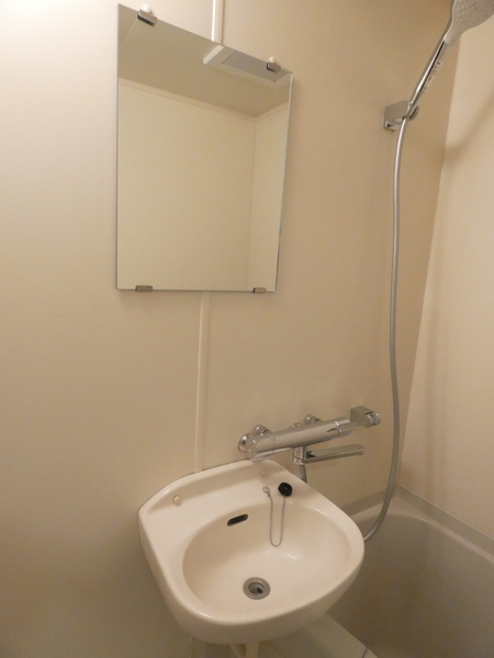 洗面設備　鏡付き洗面台