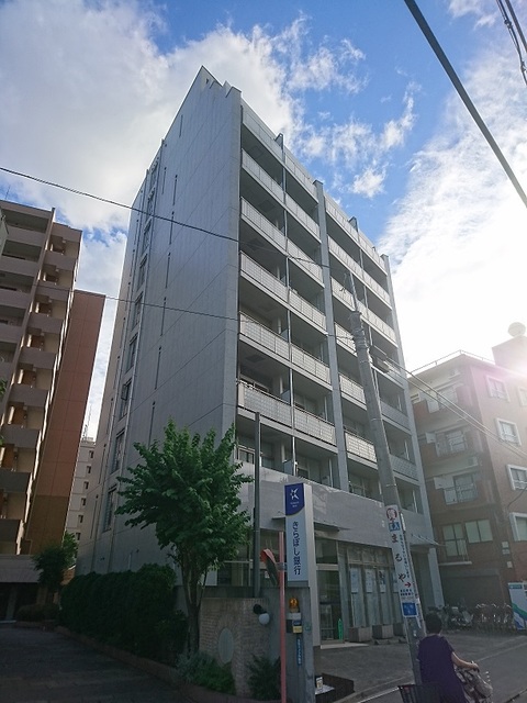 建物外観　１Fにきらぼし銀行が入っている高級感あるマンションです