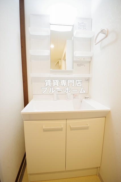 洗面設備　収納豊富な洗面所！