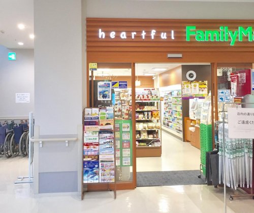 コンビニ　ファミリーマート 名鉄病院店（コンビニ）まで811m