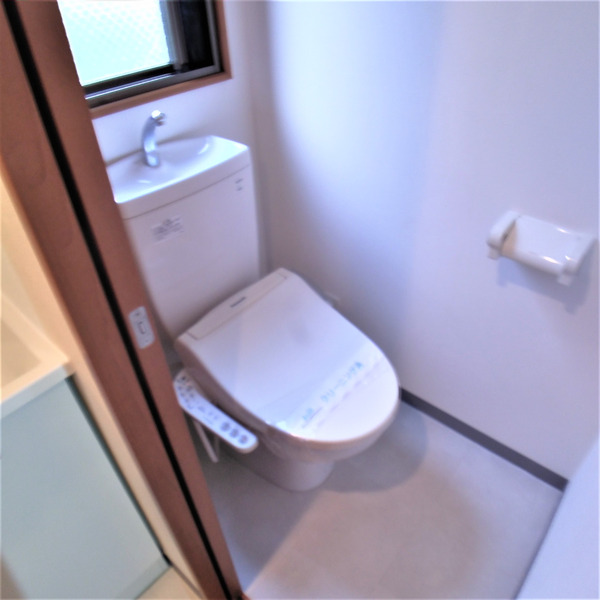 トイレ　落ち着いた色調のトイレです♪