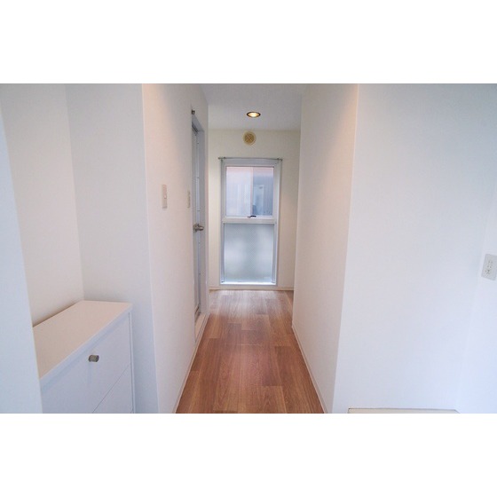 その他部屋・スペース　玄関から見る室内