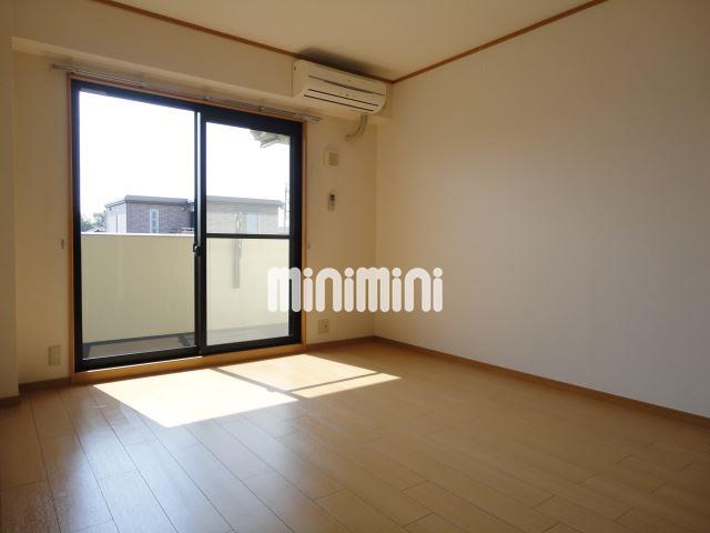 居室・リビング　エアコンが１機ついています