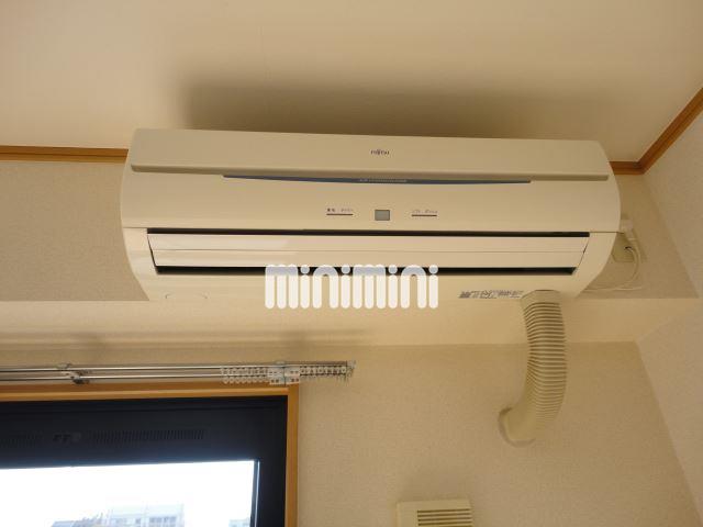 その他設備　お部屋にエアコンが１機ついています