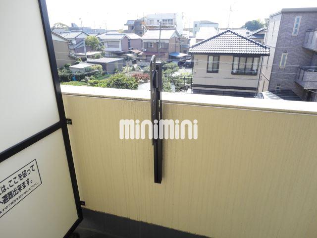 バルコニー　物干しがあるので便利ですね