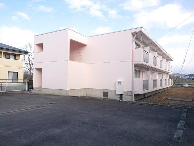 建物外観　元NTTの官舎です。奥まったところにあります。