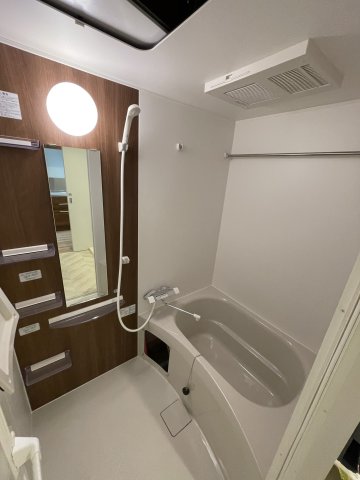 バス・シャワールーム　セレニテ本町リアン　浴室