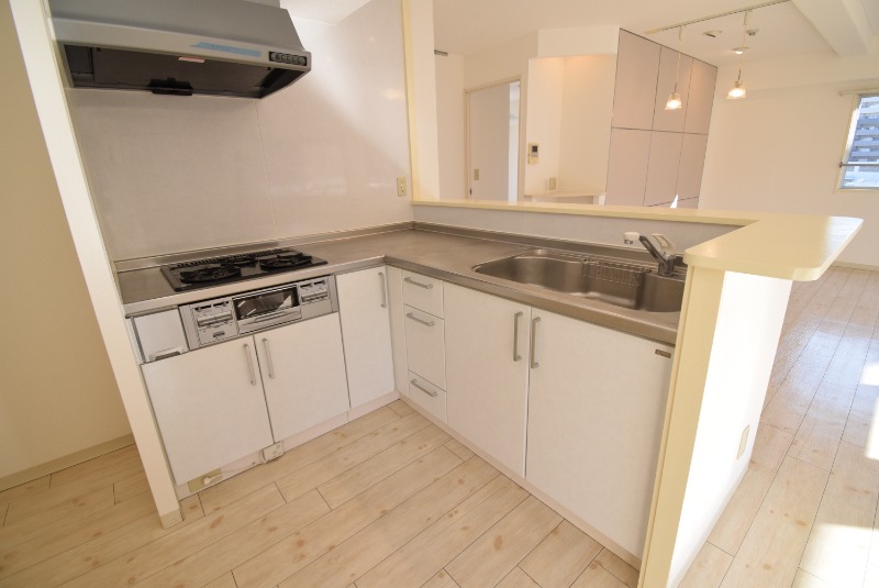 キッチン　※同タイプ、別室