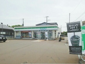 コンビニ　ファミリーマート（コンビニ）まで1050m