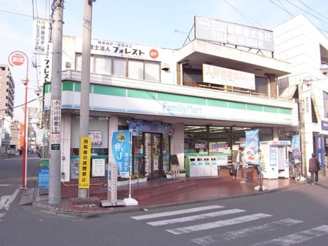 コンビニ　ファミリーマート鶴ケ島駅前店（コンビニ）まで667m