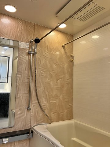 バス・シャワールーム　コンパクトで使いやすいお風呂です