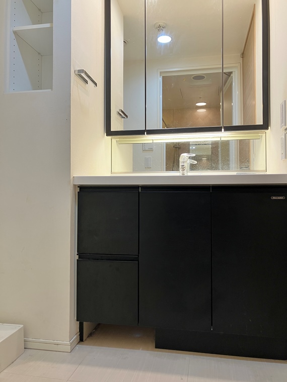 洗面設備　コンパクトで使いやすい洗面所