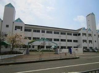 小学校　高槻市立阿武山小学校（小学校）まで468m