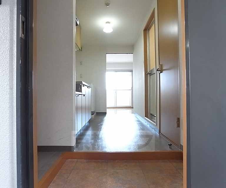 その他部屋・スペース　広い廊下です。