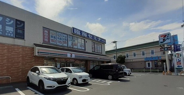 コンビニ　セブンイレブン横浜日の森店（コンビニ）まで668m