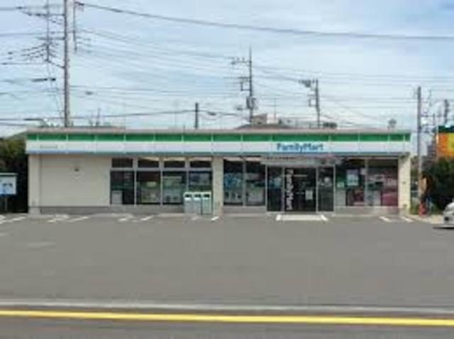 コンビニ　ファミリーマート星が丘三丁目店（コンビニ）まで606m