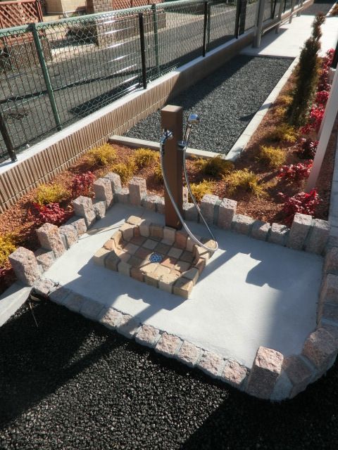 エントランス　ペット用の水道です！お散歩時には便利です！