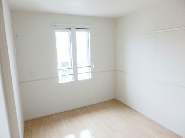 その他部屋・スペース　リビング横のお部屋です。