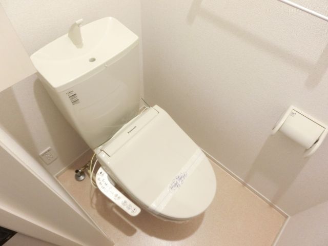 トイレ　ウォシュレット付きです。