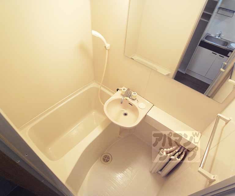 バス・シャワールーム　バスルームです。