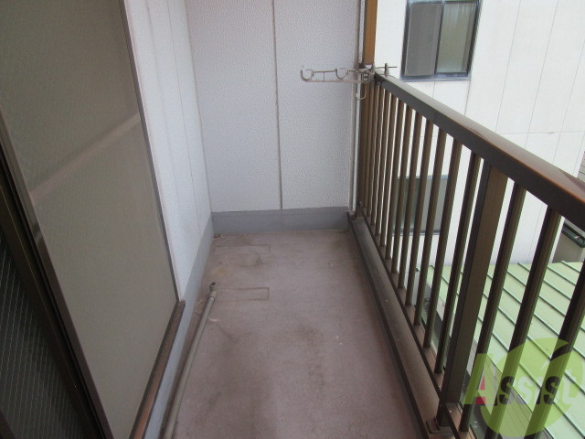 バルコニー　日当たりバッチリ、ふかふかのお布団で眠れますよ。