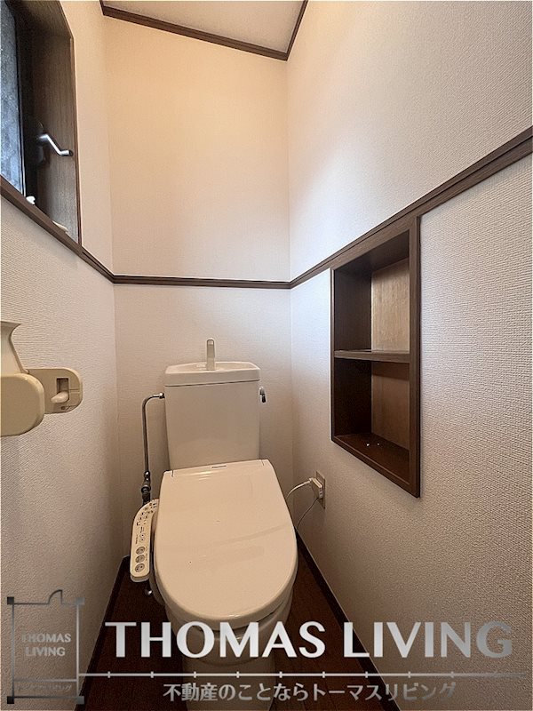 トイレ　嬉しいウォシュレット付きですよ。