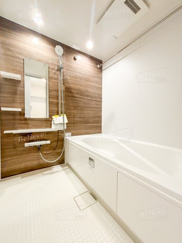 バス・シャワールーム　追い焚き・浴室乾燥機付きのお風呂です♪