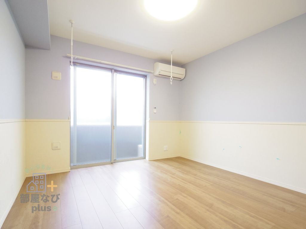 居室・リビング　※他号室写真です