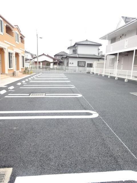 駐車場　駐車場があるので、車を買う予定の方も安心です