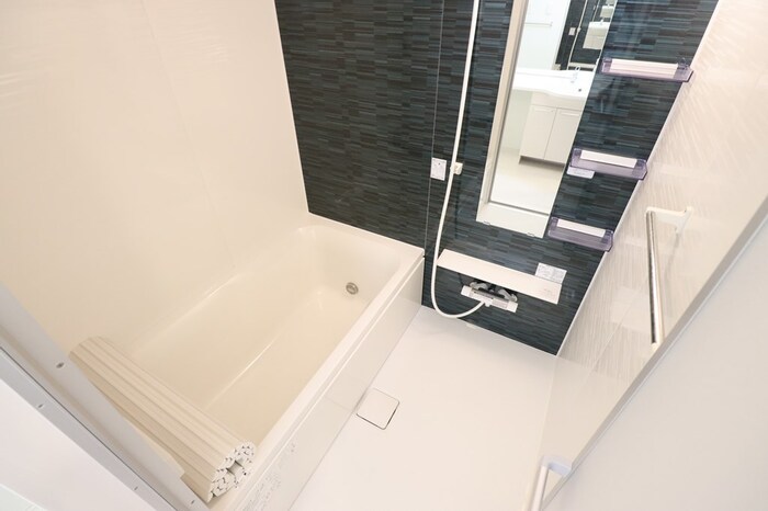バス・シャワールーム　落ち着いた空間のお風呂です