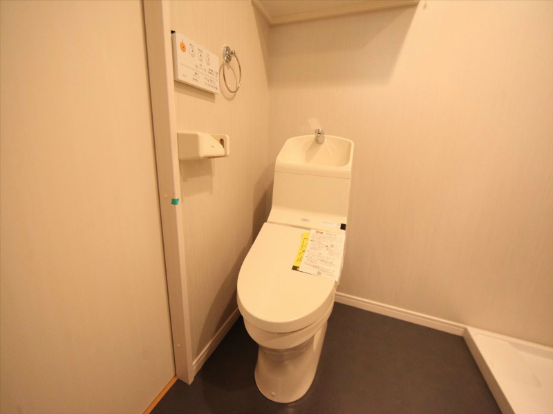 トイレ　温水洗浄暖房便座付トイレ