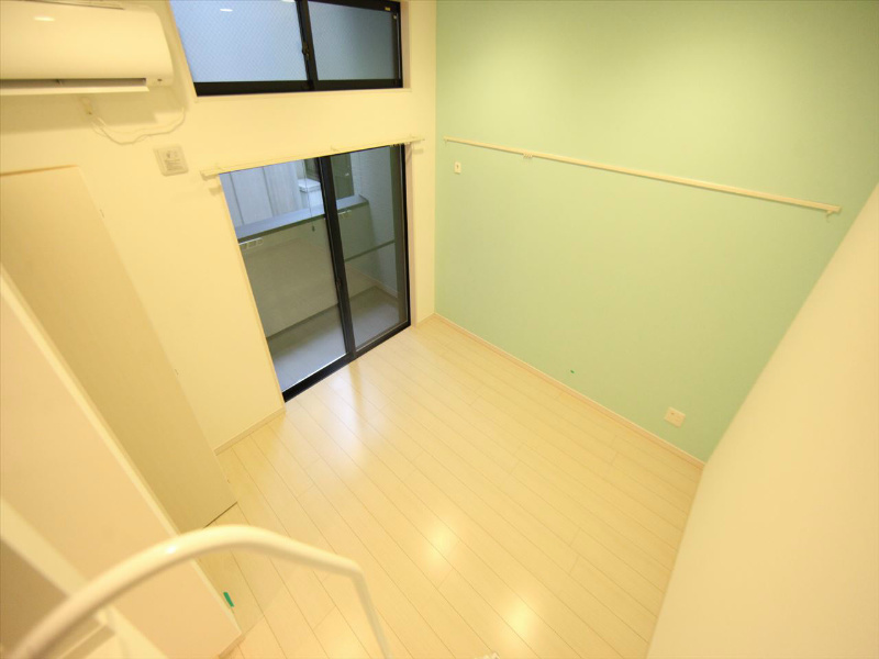 バルコニー　洋室5.5帖　ロフト5.1帖（収納でもお部屋でも使えます）