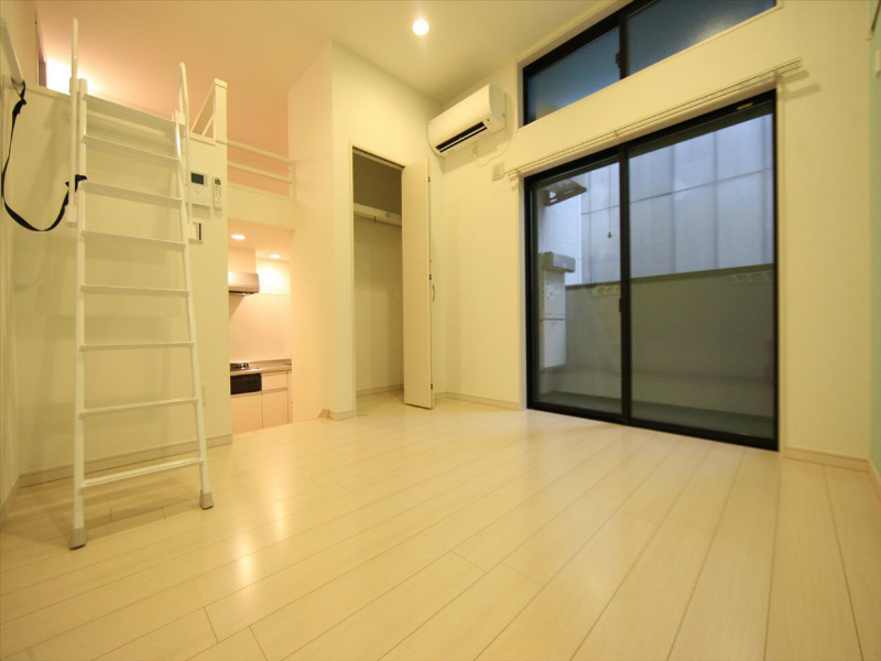 居室・リビング　洋室5.5帖　ロフト5.1帖（収納でもお部屋でも使えます）