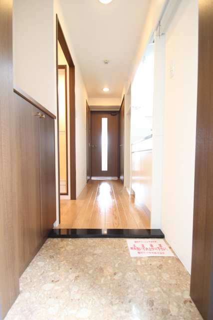 玄関　※別室の参考写真の為、現況優先です。