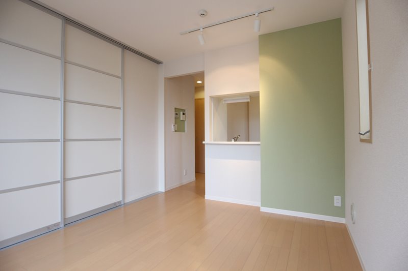 居室・リビング　南向き、陽当たり良好！！