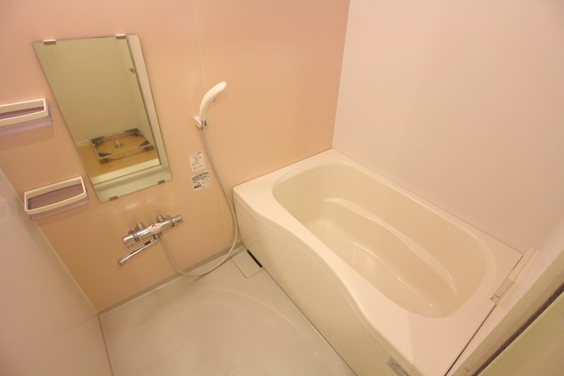 バス・シャワールーム　追焚給湯付きです！